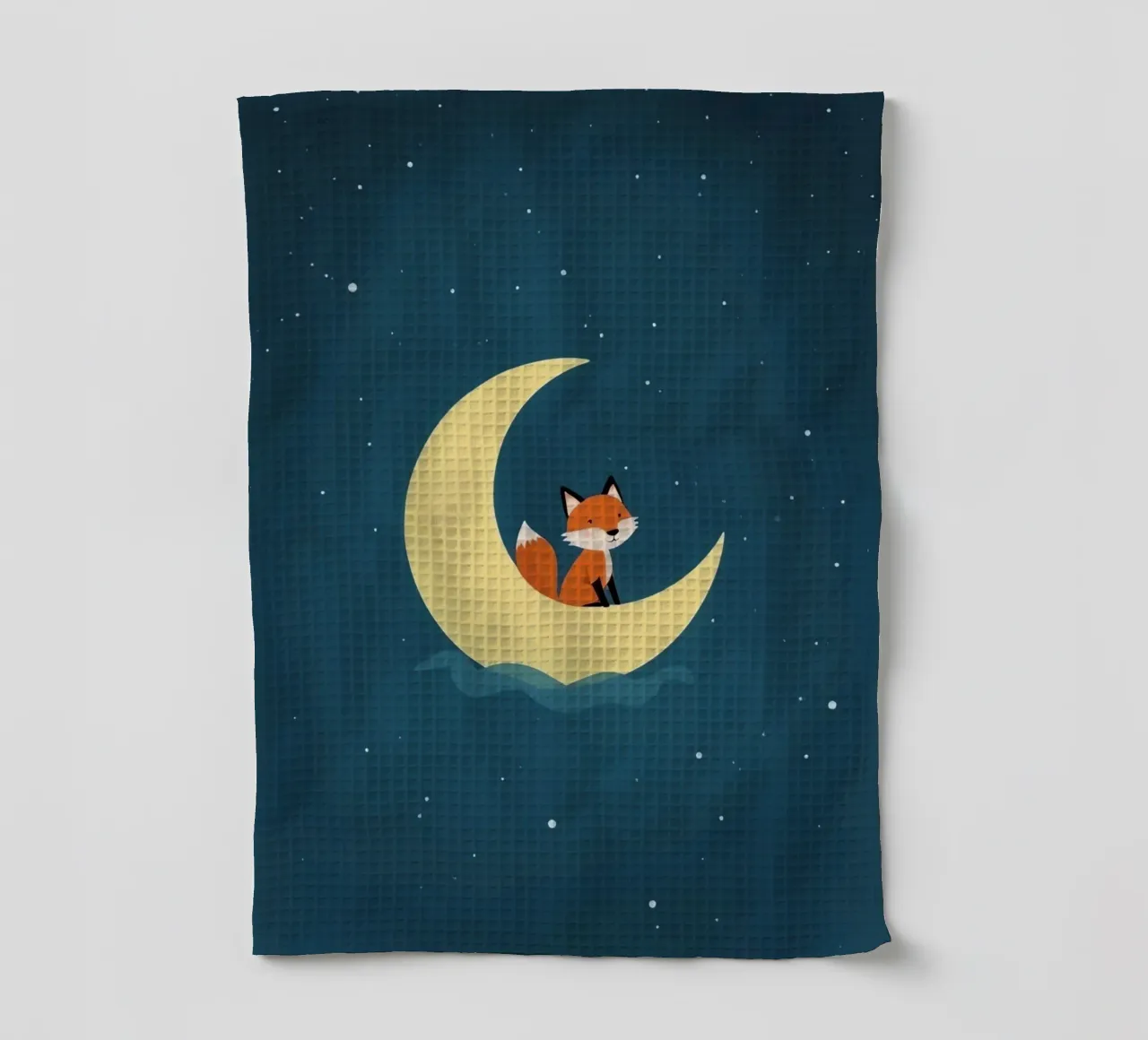 Renard mignon sur un croissant de lune dans un ciel étoilé torchon de DesignDoodle