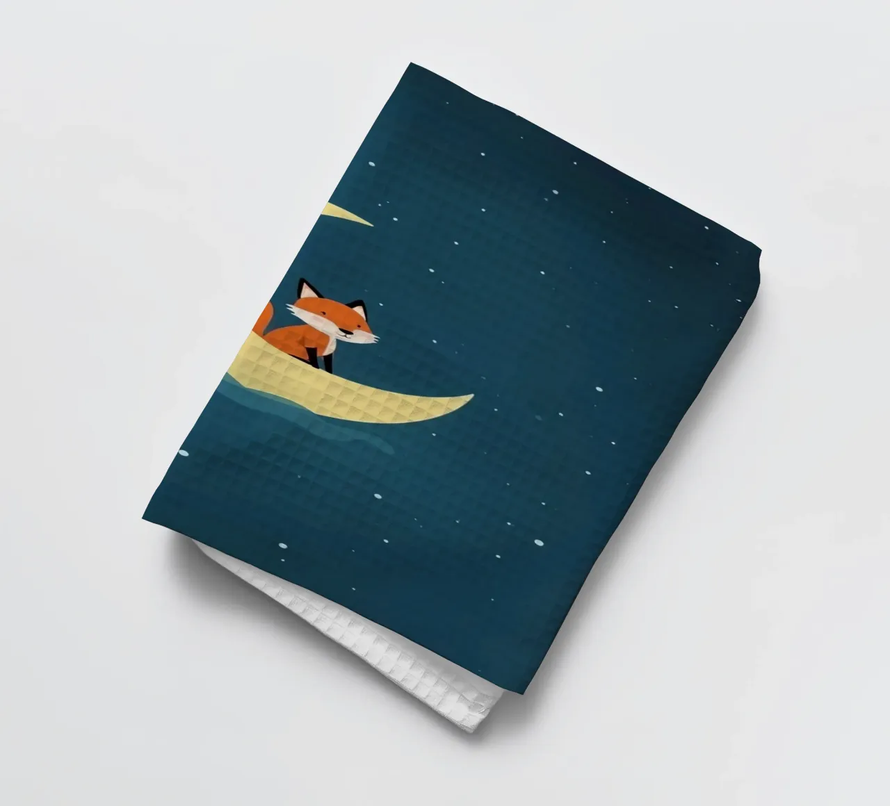 Renard mignon sur un croissant de lune dans un ciel étoilé torchon de DesignDoodle