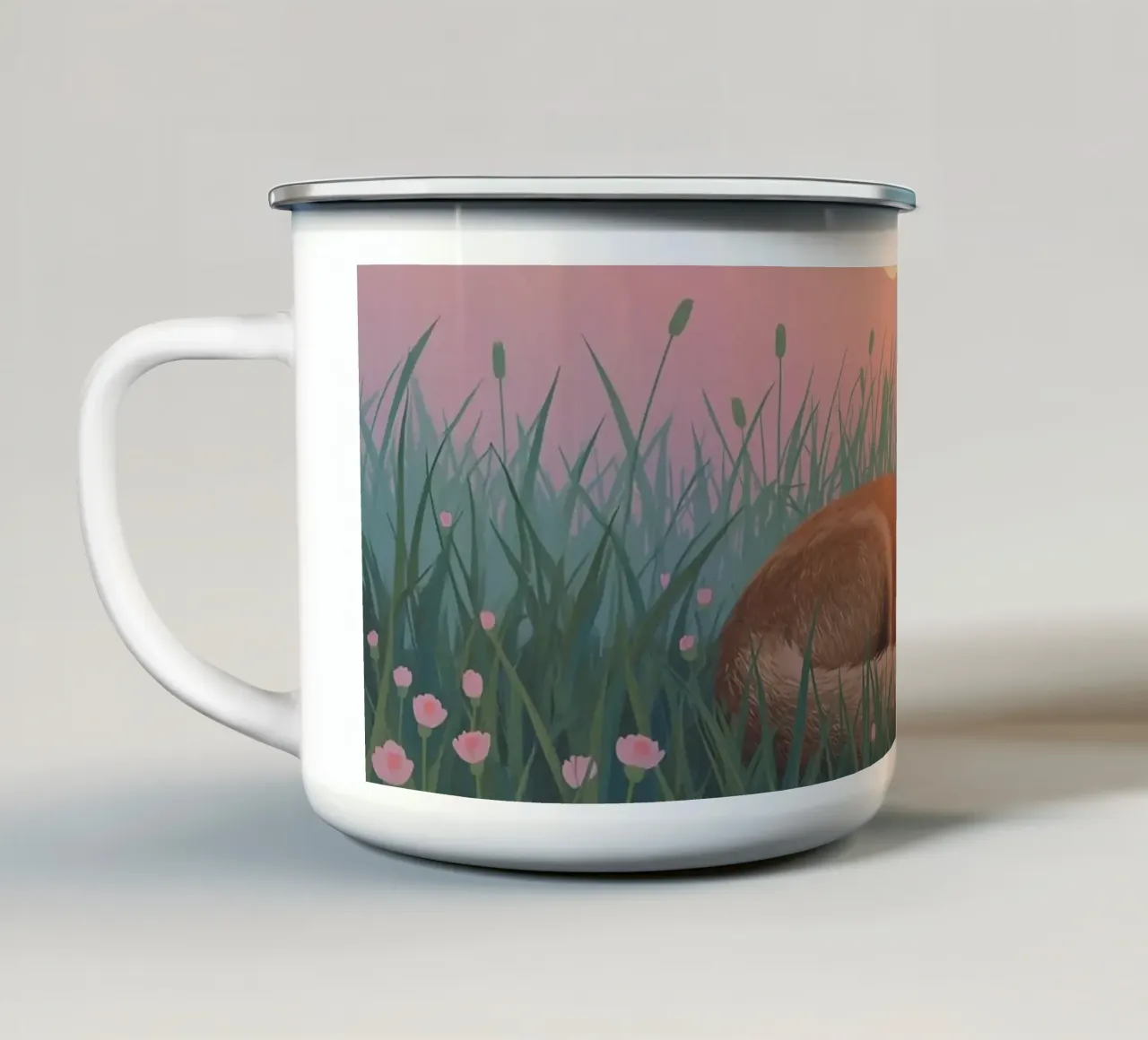 Schattige vos die vredig in gras met maan slaapt emaille mok van DesignDoodle