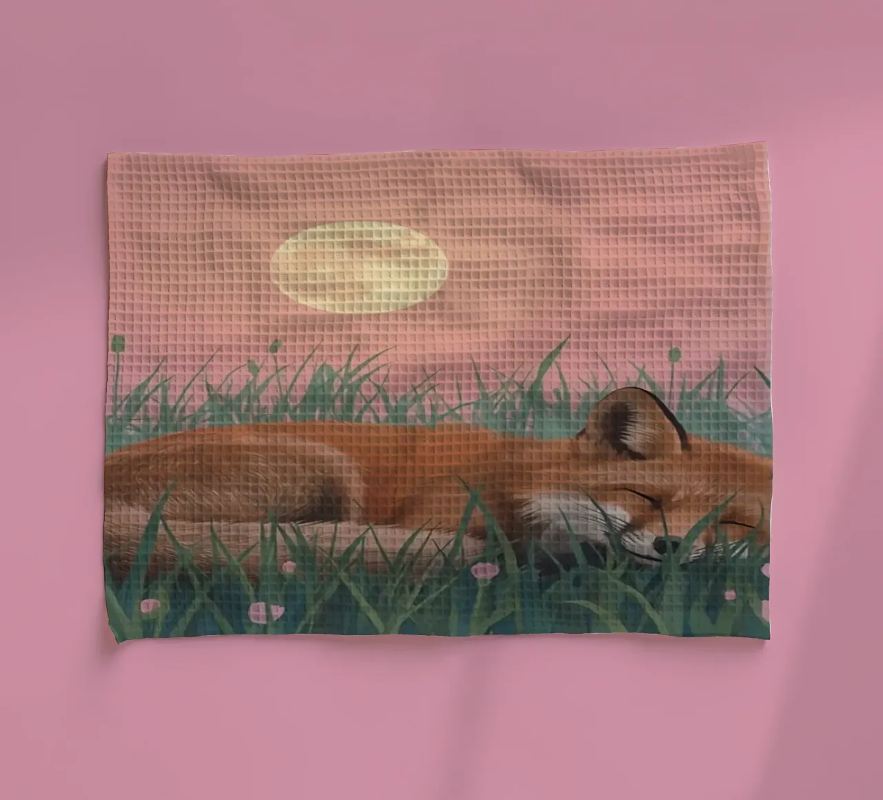 Volpe carina che dorme nell'erba con la luna pacificamente canovaccio da cucina da DesignDoodle