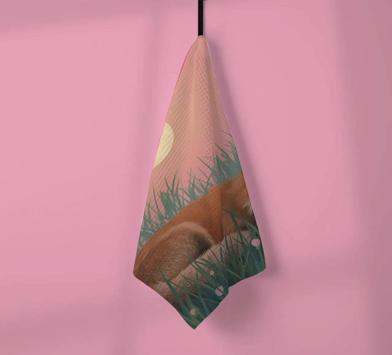 Volpe carina che dorme nell'erba con la luna pacificamente canovaccio da cucina da DesignDoodle