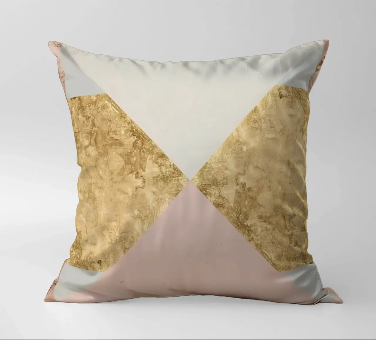 Composizione geometrica astratta con texture oro e grunge cuscino da DesignDoodle