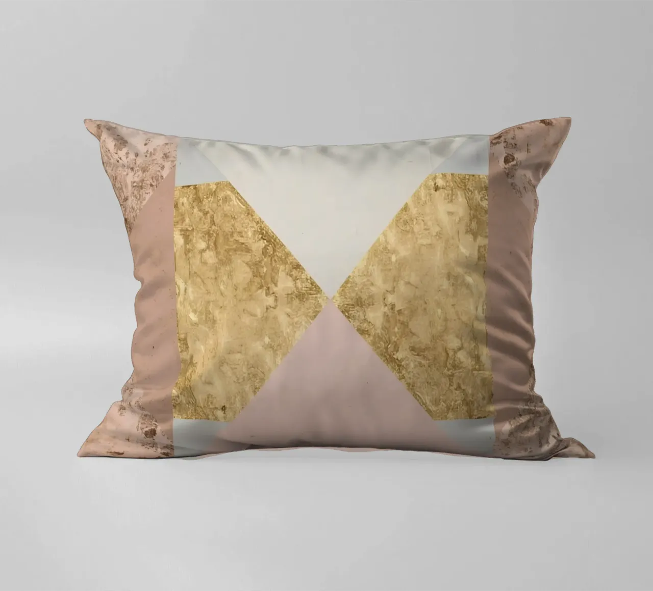 Composizione geometrica astratta con texture oro e grunge cuscino da DesignDoodle