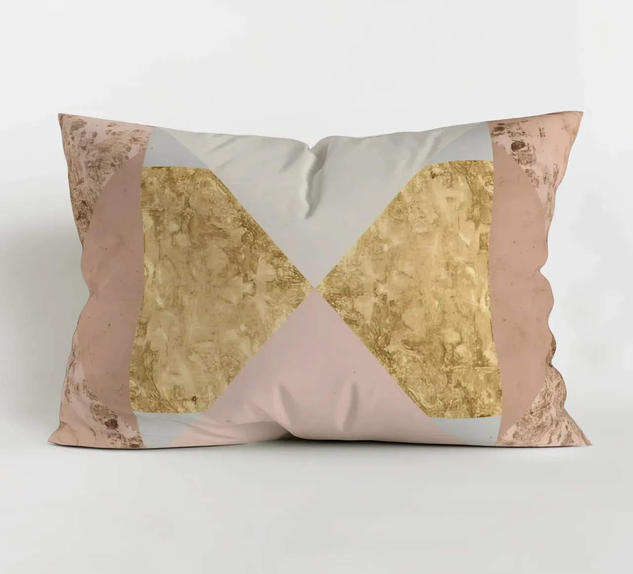 Composizione geometrica astratta con texture oro e grunge cuscino da DesignDoodle