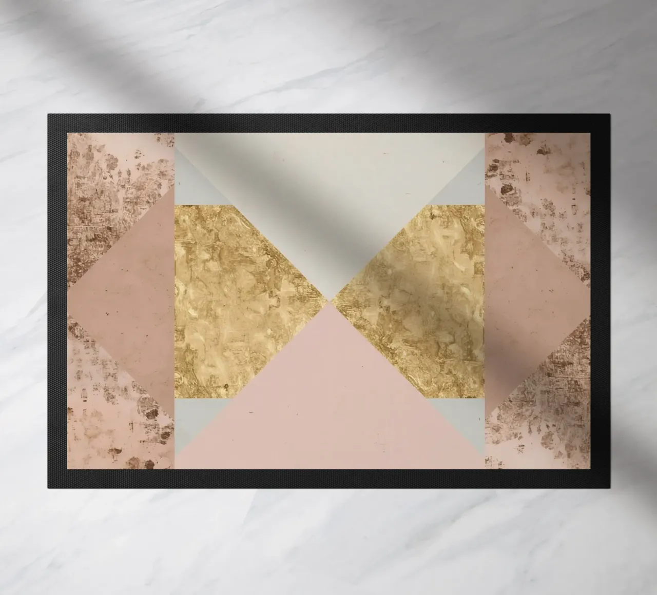 Composizione geometrica astratta con texture oro e grunge zerbino da DesignDoodle