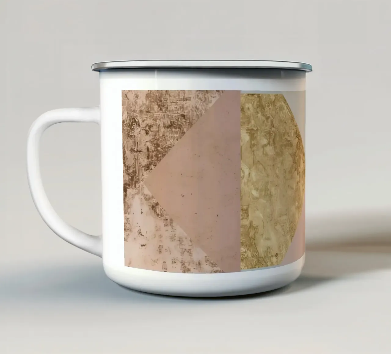 Abstracte geometrische compositie met goud en grunge-texturen emaille mok van DesignDoodle