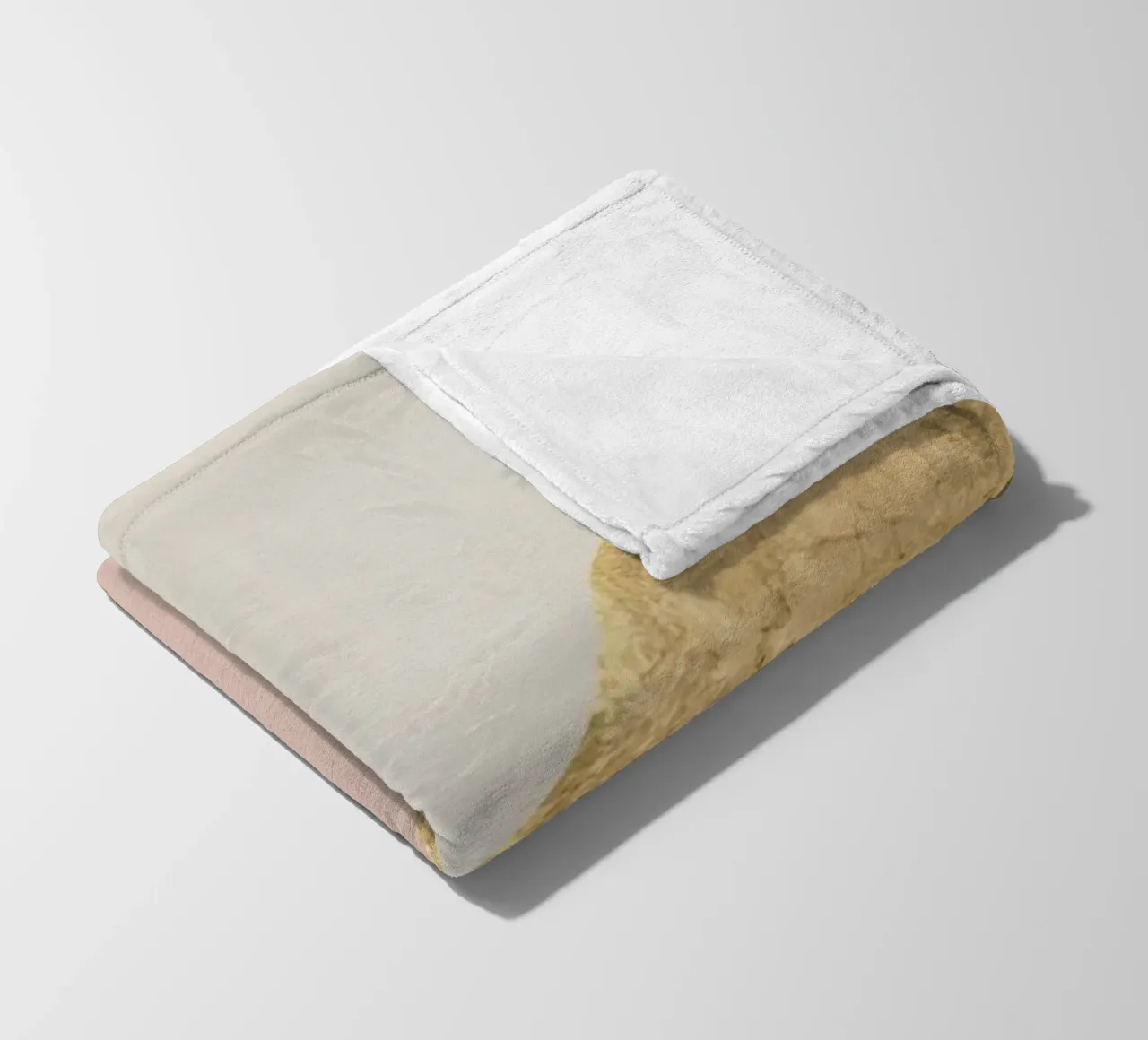 Composizione geometrica astratta con texture oro e grunge coperta in pile da DesignDoodle