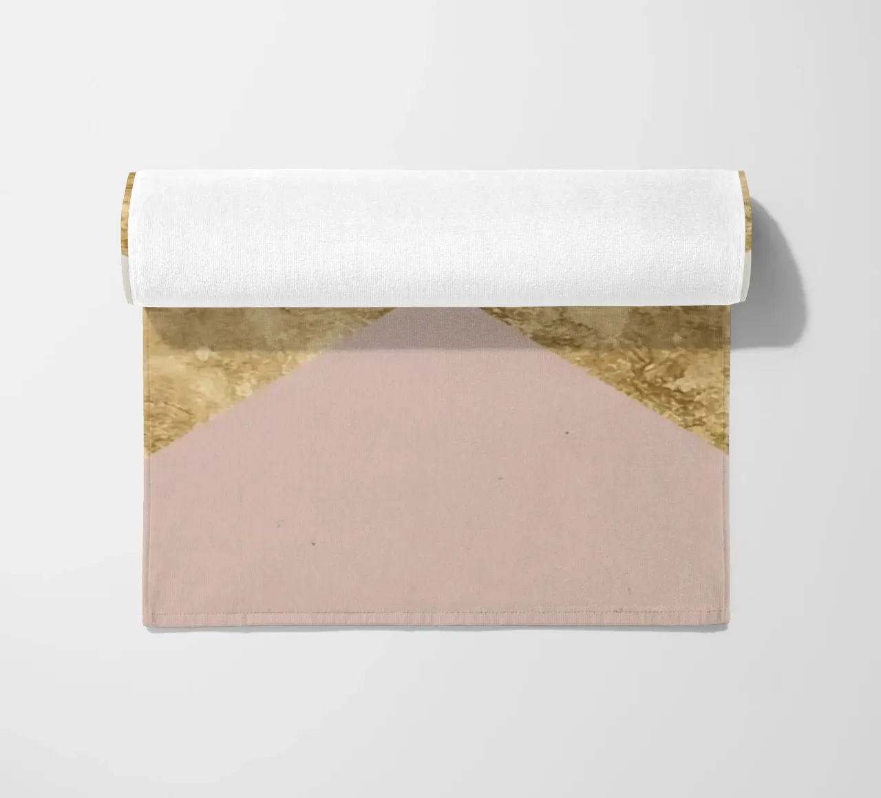 Composizione geometrica astratta con texture oro e grunge telo mare da DesignDoodle