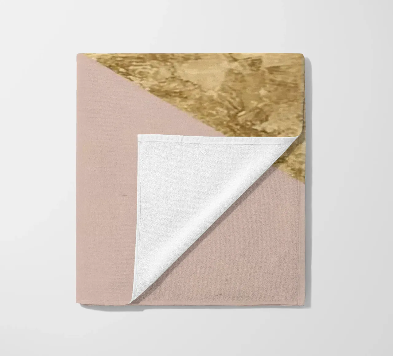 Composizione geometrica astratta con texture oro e grunge telo mare da DesignDoodle