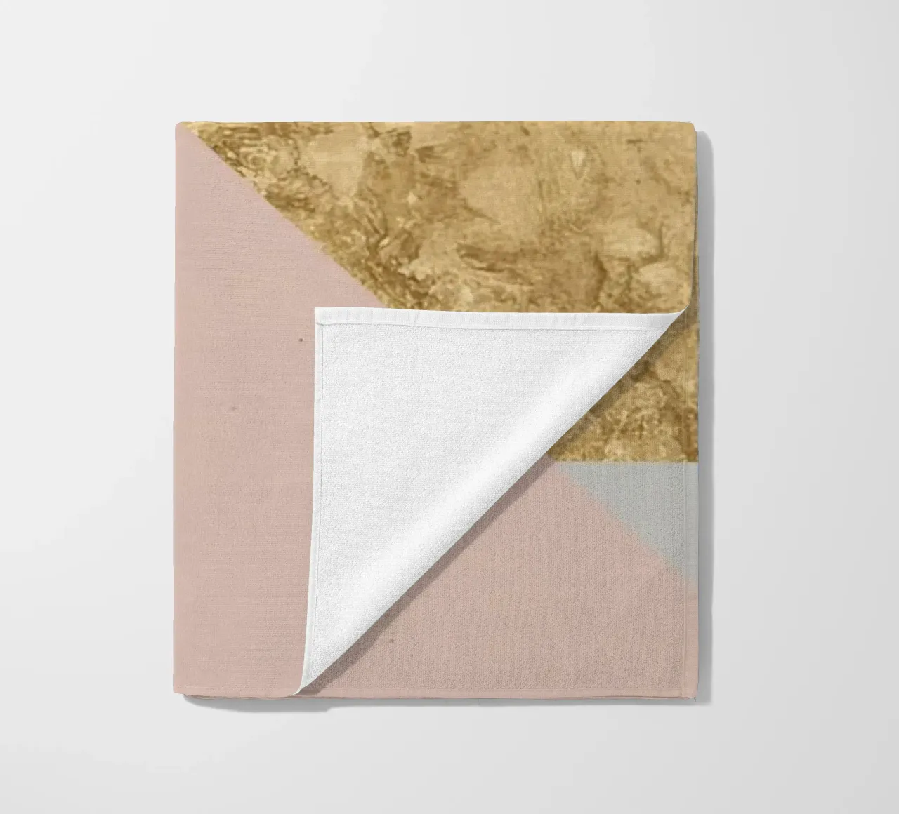 Composizione geometrica astratta con texture oro e grunge telo mare da DesignDoodle