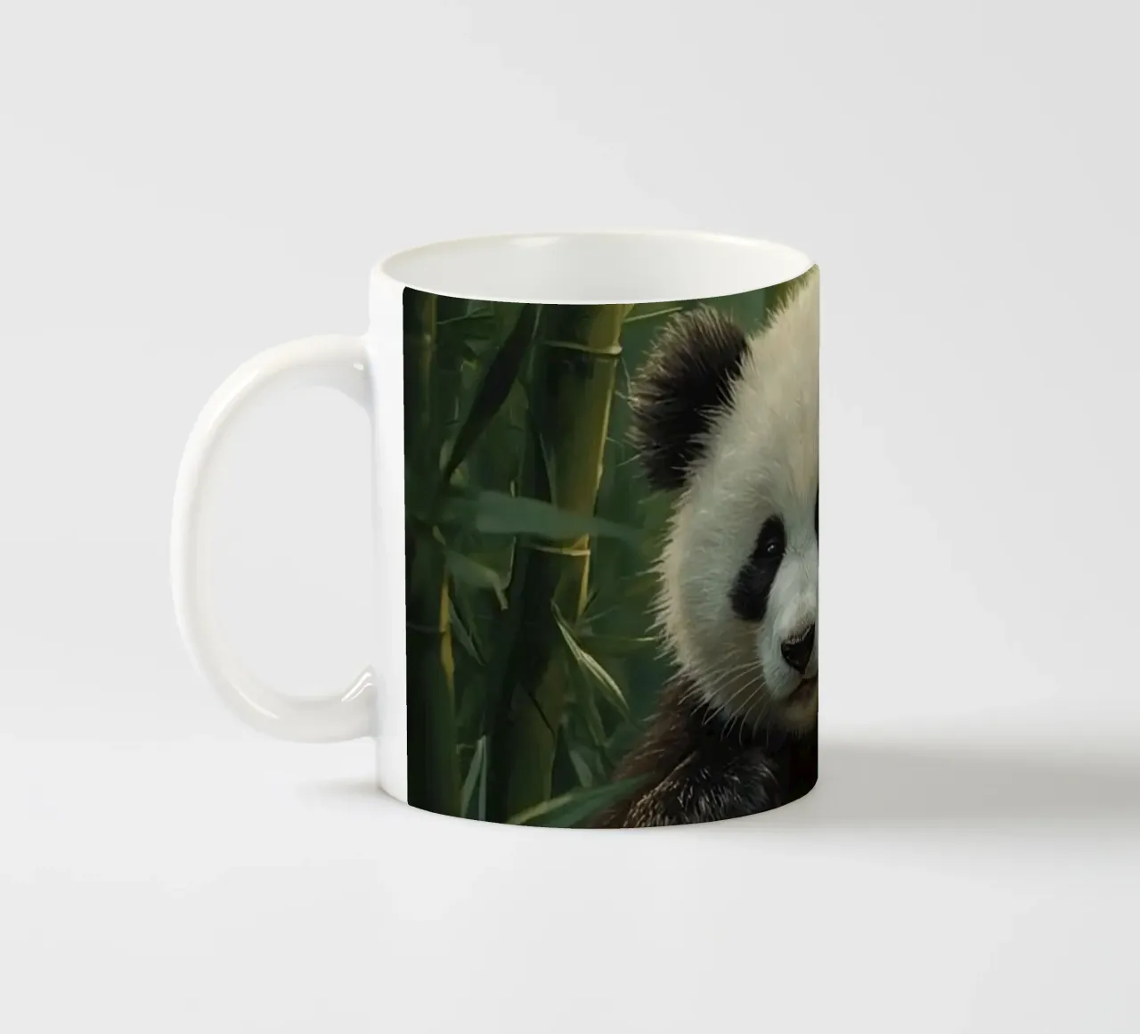 Panda géant dans une forêt de bambous mug en céramique de DesignDoodle