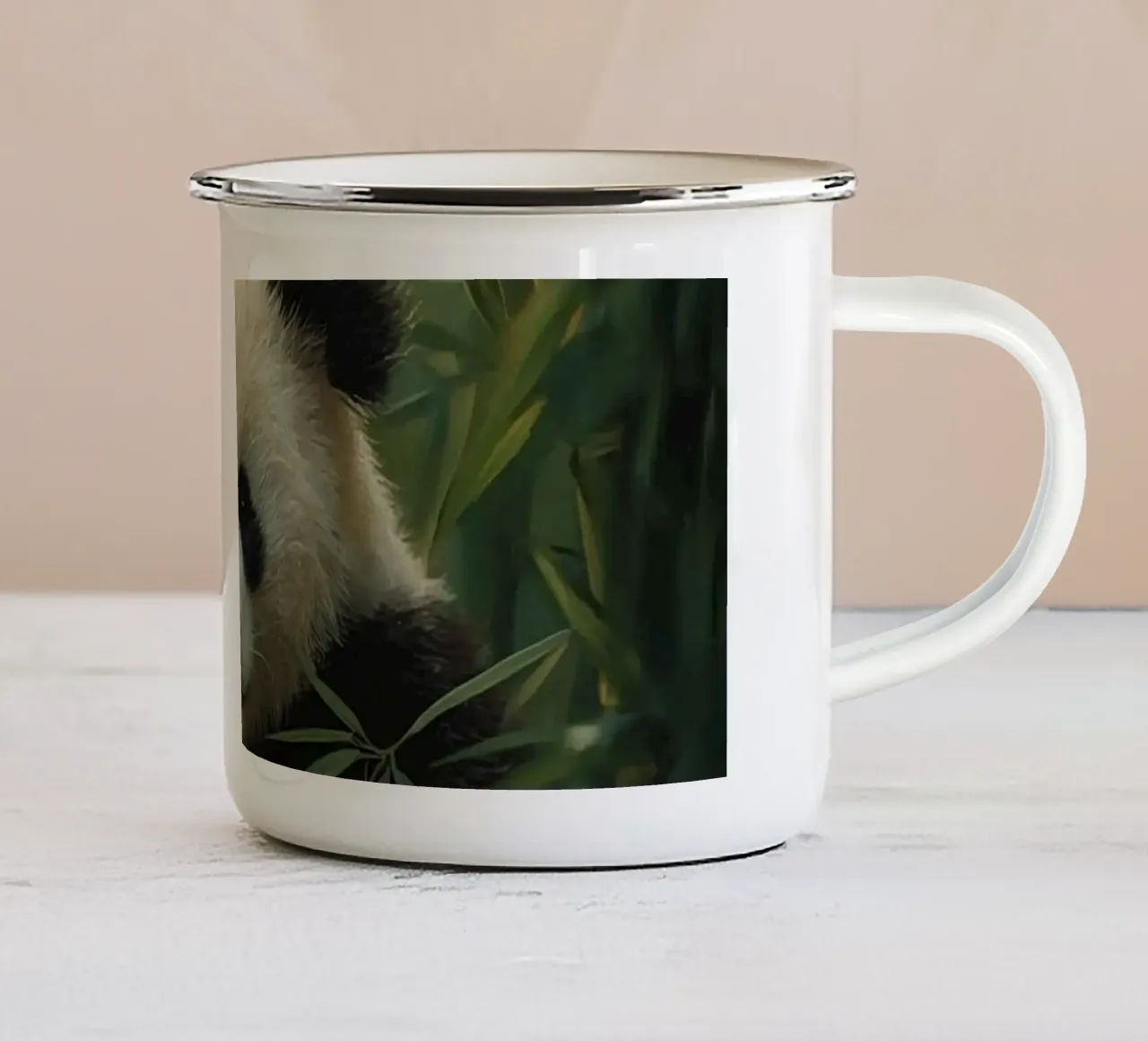 Reuzenpanda in bamboebos emaille mok van DesignDoodle