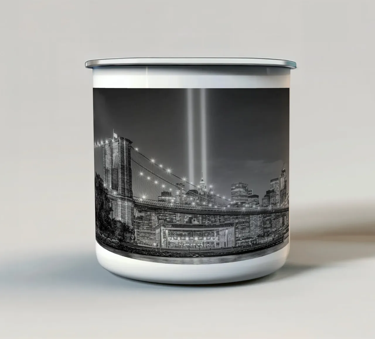 Ponte di Brooklyn fascio di luce tazza in smalto da Carinaprint