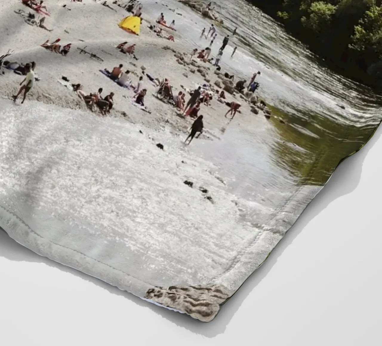 Isar Amore Monaco coperta in pile da Simon Koy