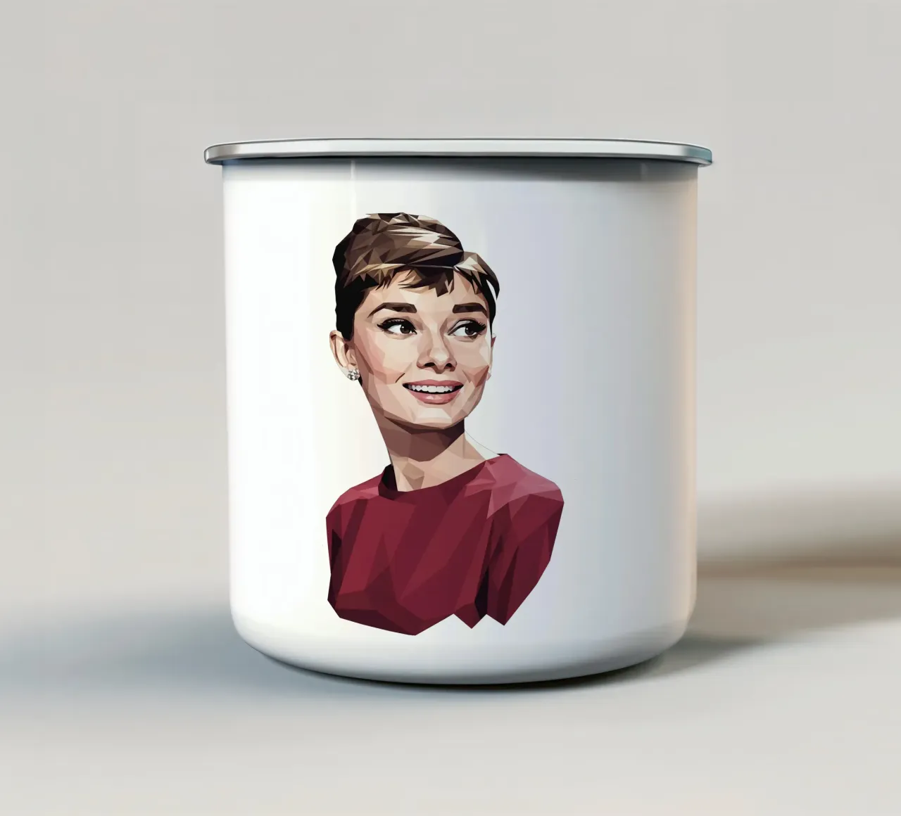 Audrey Hepburn Low poly tazza in smalto da Low Profile