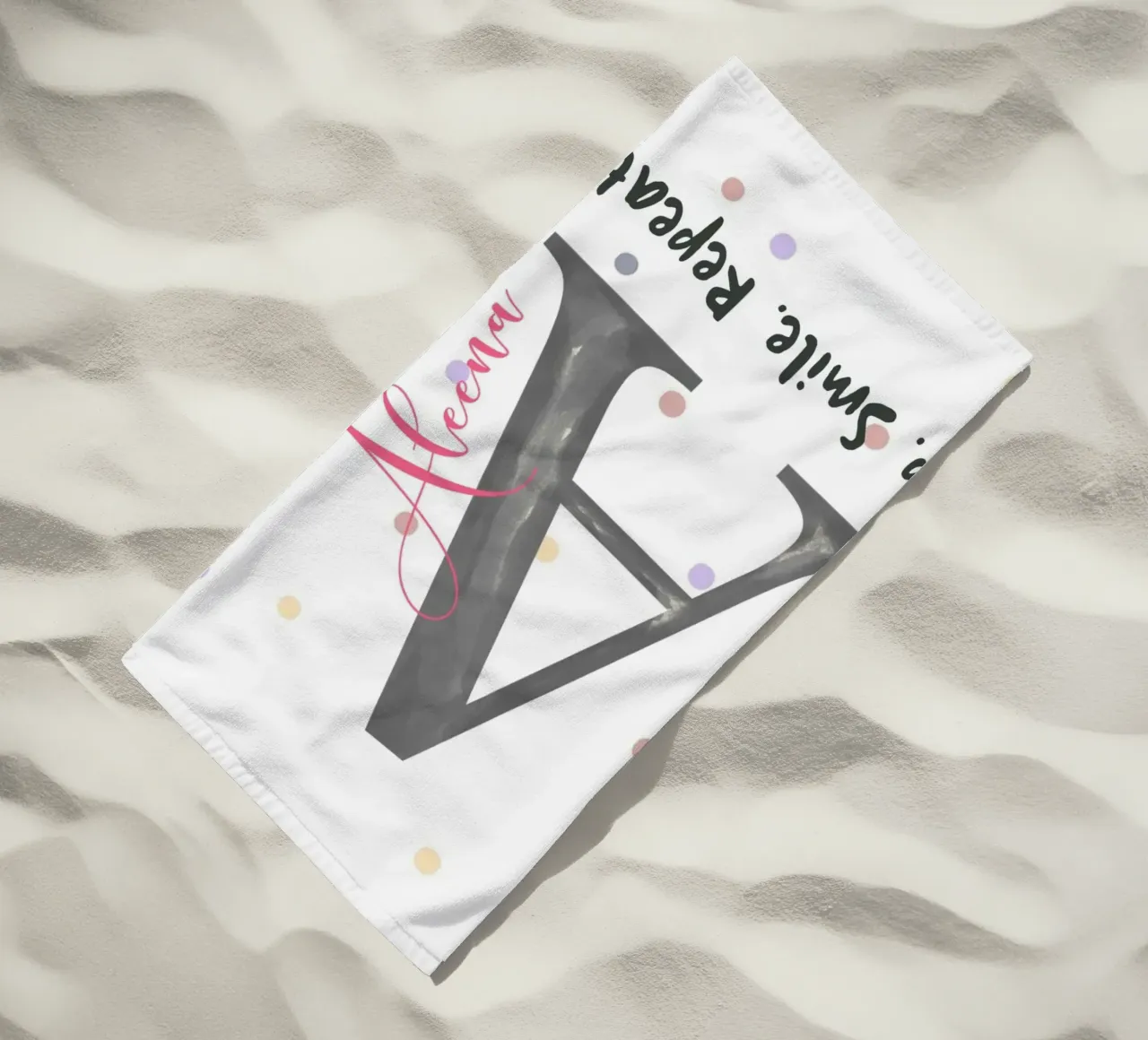 Make It Yours - Individueller Name, Zitat & Hintergrundkunst Strandtuch von Doodle Dreams Art