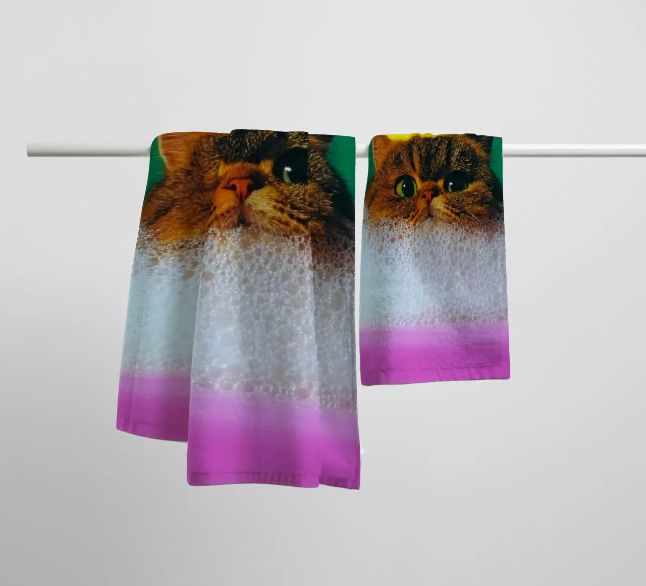 cat in shower asciugamano da bagno da ryan