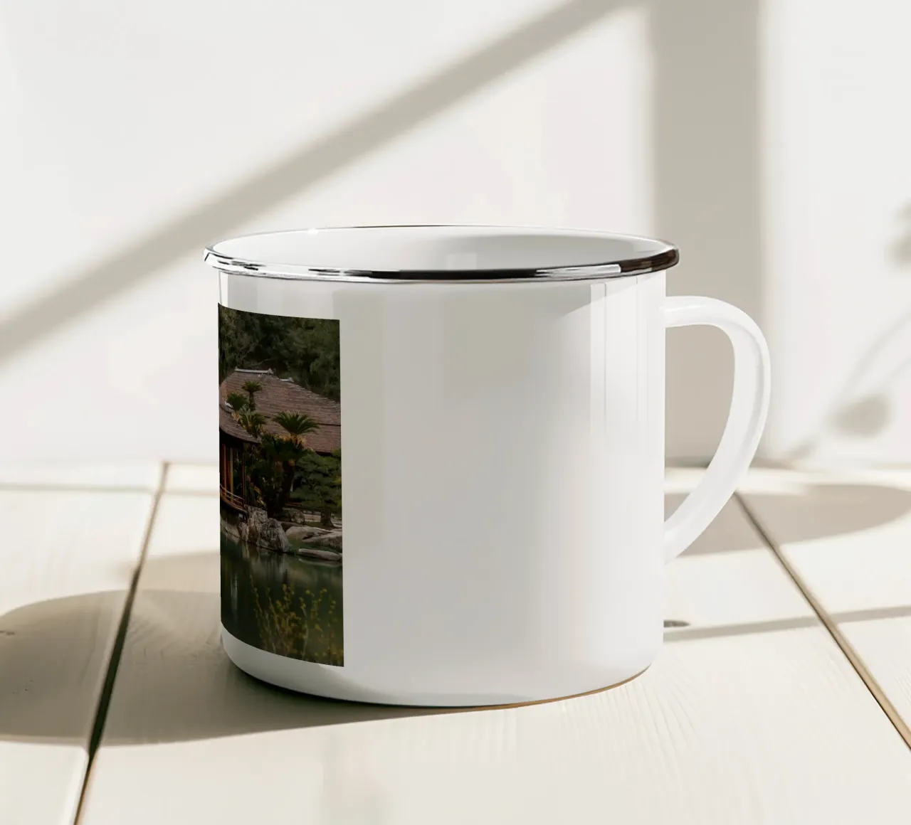 Giardino giapponese Geisha a Takamatsu, Giappone tazza in smalto da Marcel Bisig