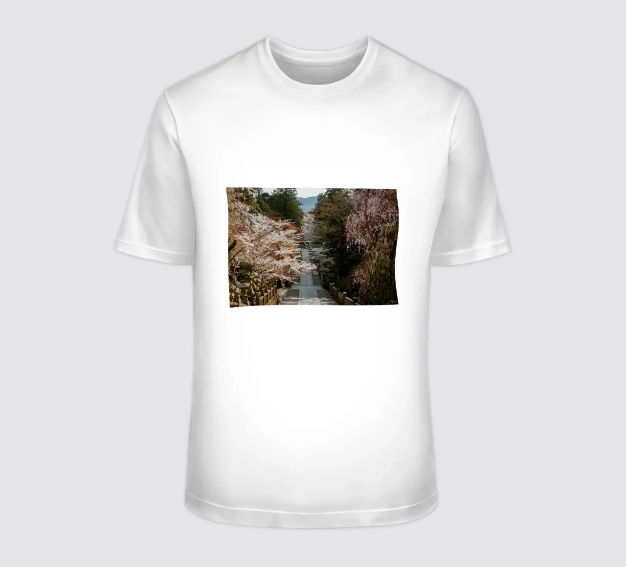 Santuario dei ciliegi in fiore in Giappone t-shirt da Marcel Bisig