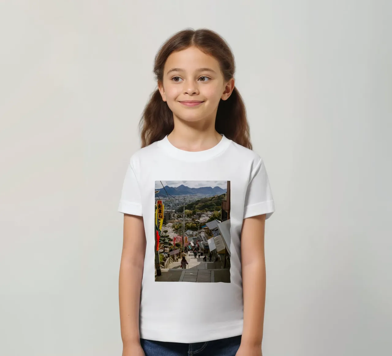 Le scale dei templi in Giappone t-shirt bambini da Marcel Bisig