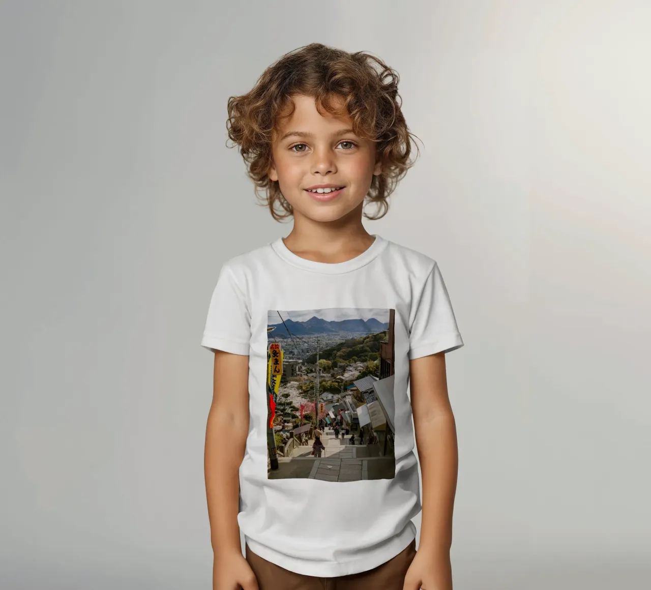 Le scale dei templi in Giappone t-shirt bambini da Marcel Bisig