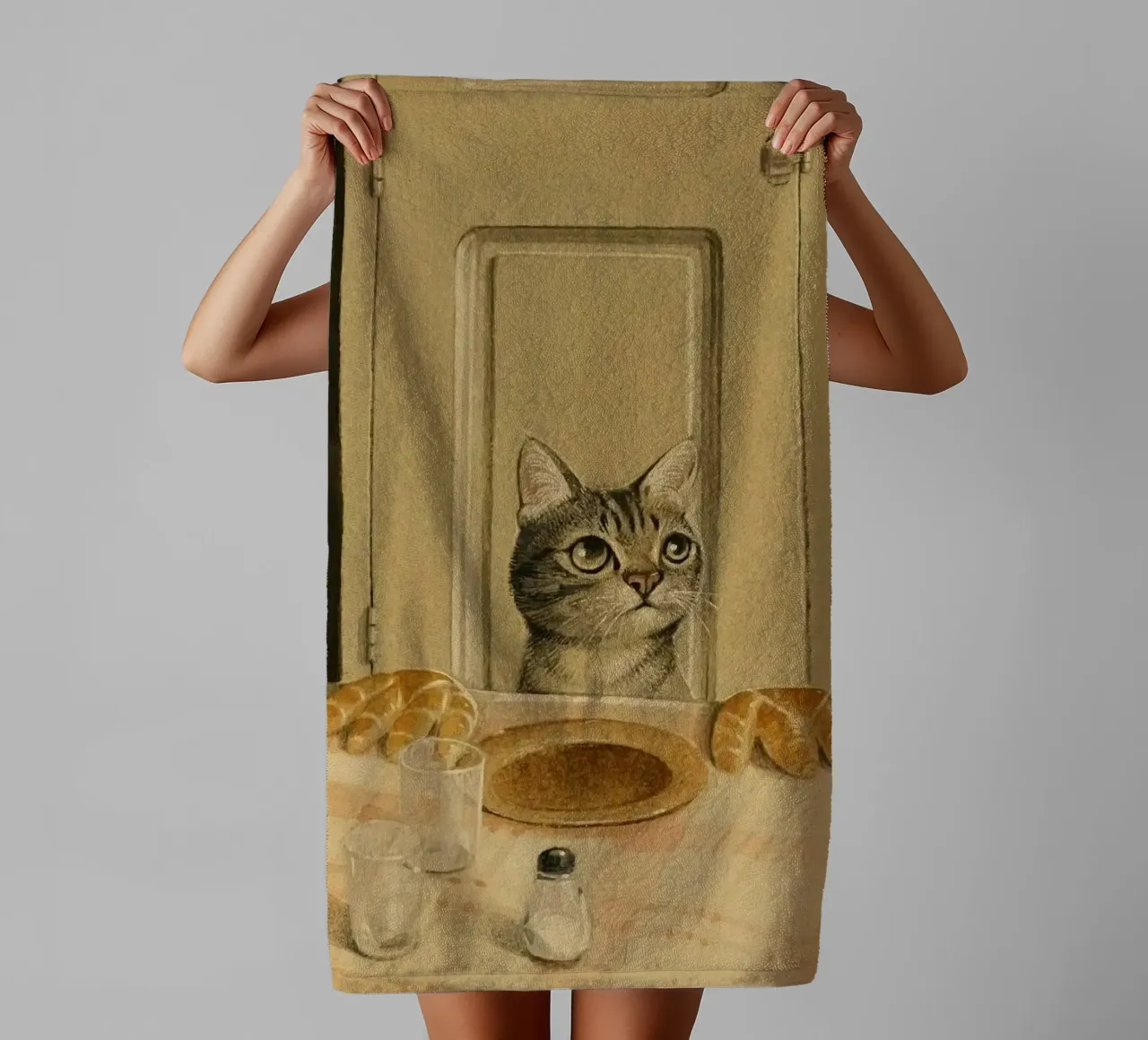 cat in dining table asciugamano da bagno da ryan