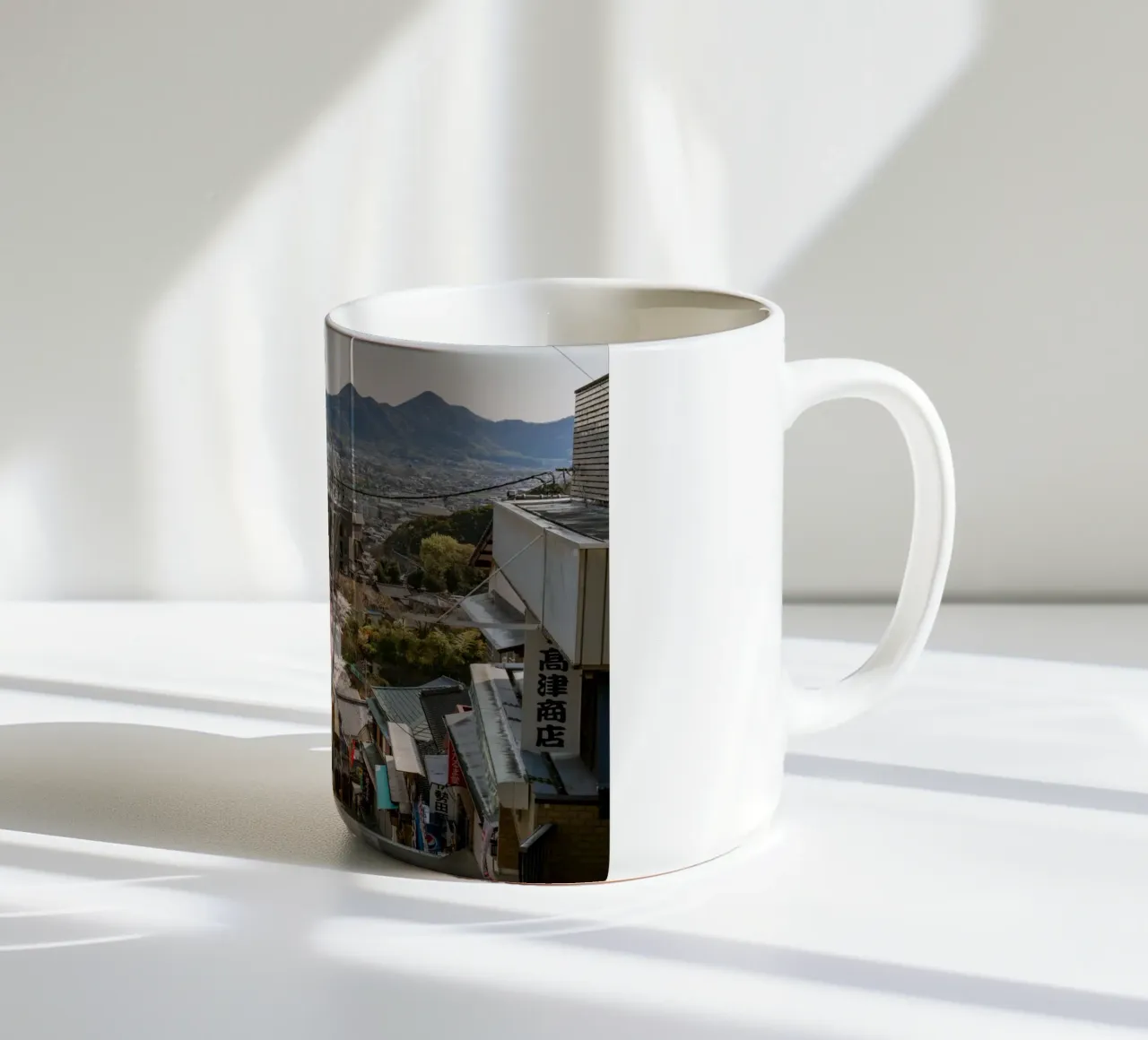Le scale del tempio di Shikoku, Giappone tazza in ceramica da Marcel Bisig