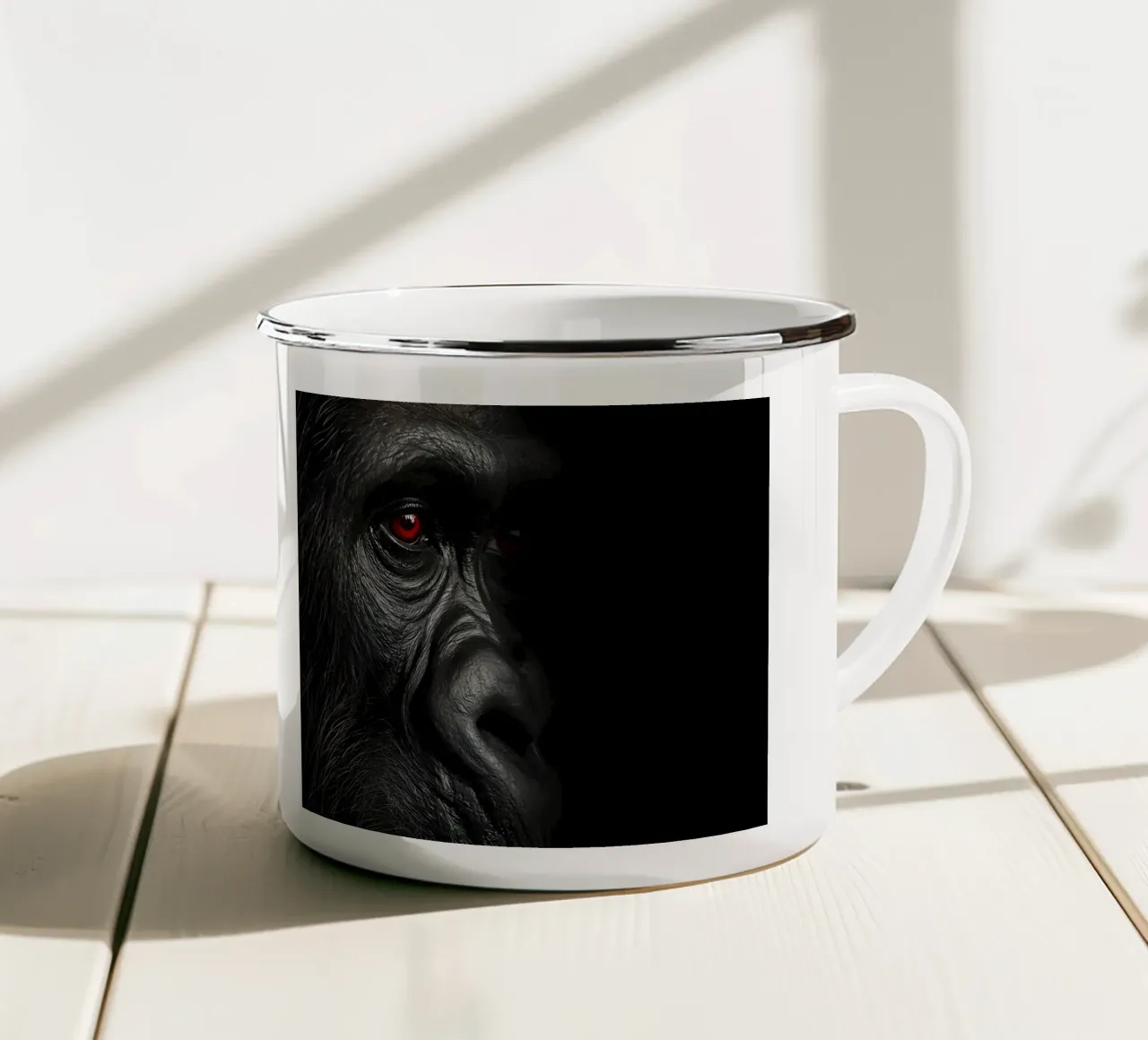 Ritratto di gorilla con occhi rossi tazza in smalto da DesignDoodle
