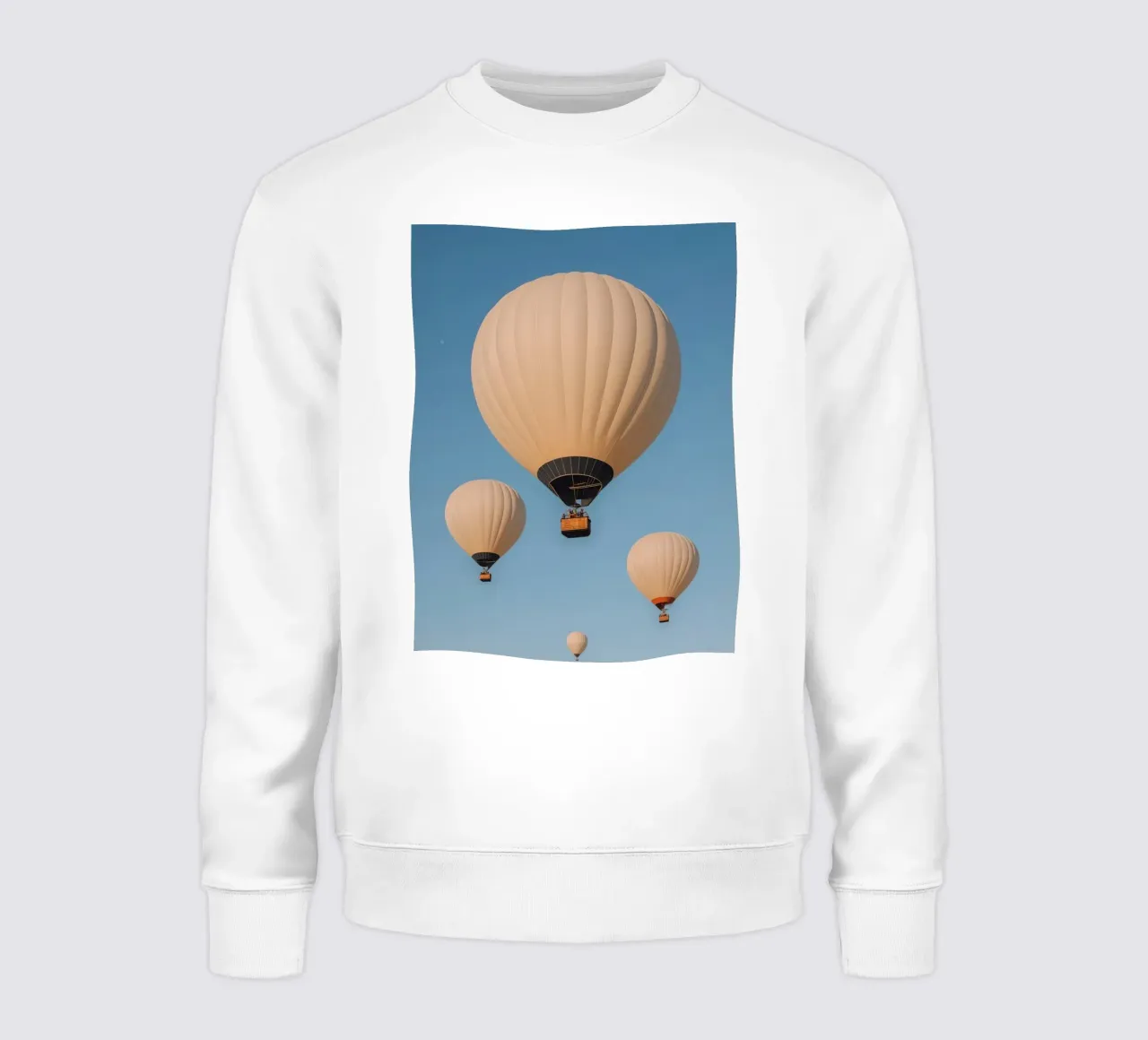 Mongolfiere in un cielo blu felpa da DesignDoodle
