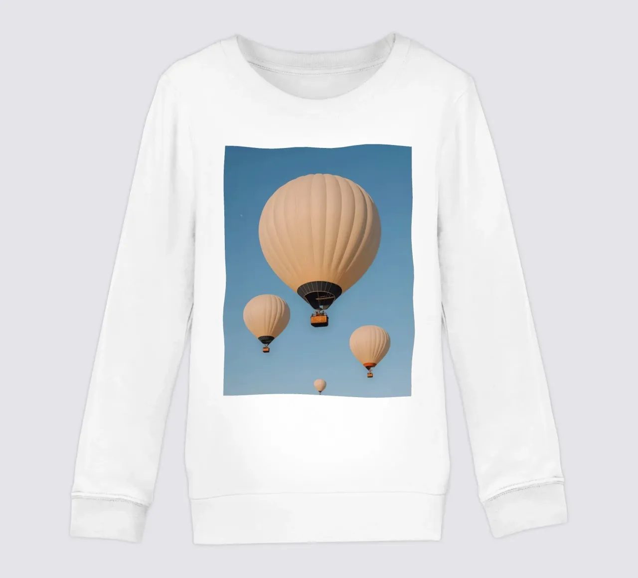 Mongolfiere in un cielo blu felpa bambino da DesignDoodle