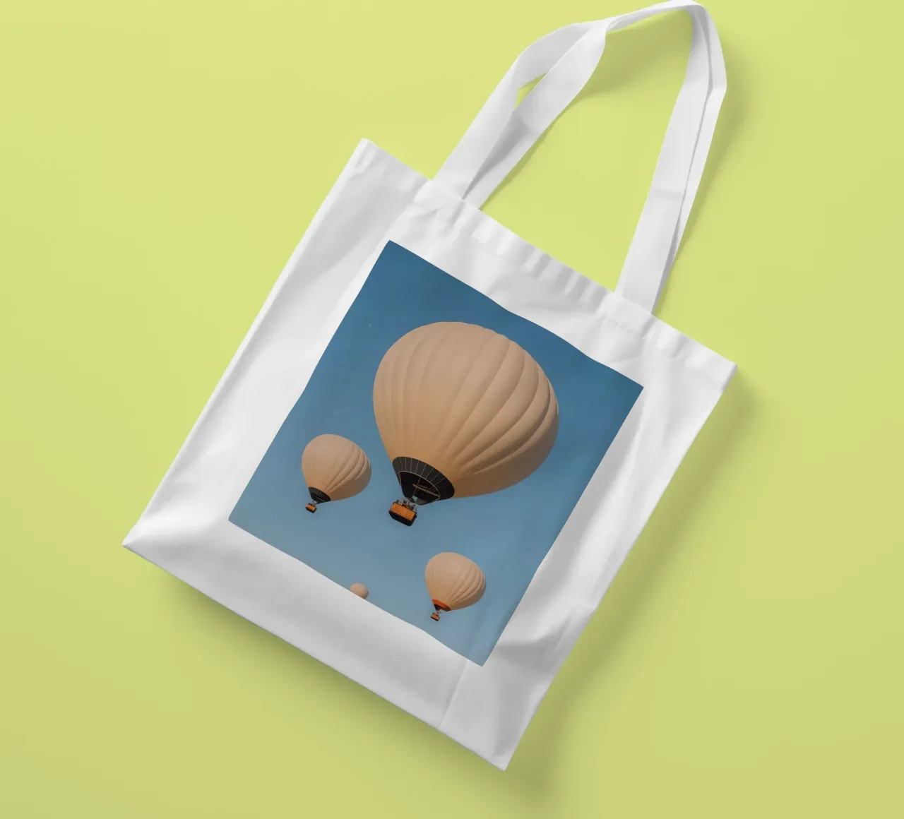 Mongolfiere in un cielo blu borsa in juta da DesignDoodle