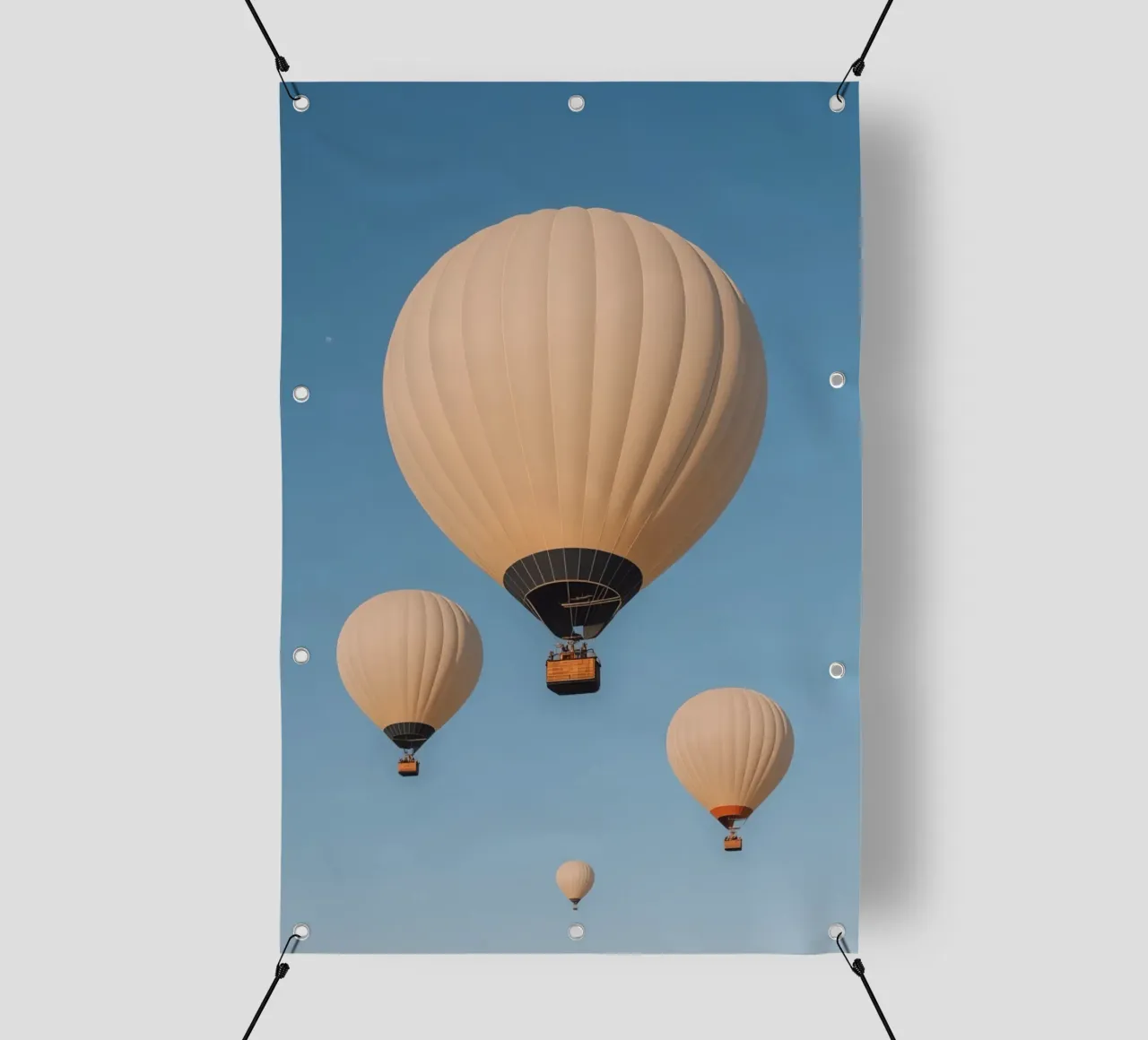 Mongolfiere in un cielo blu telo in pvc da DesignDoodle