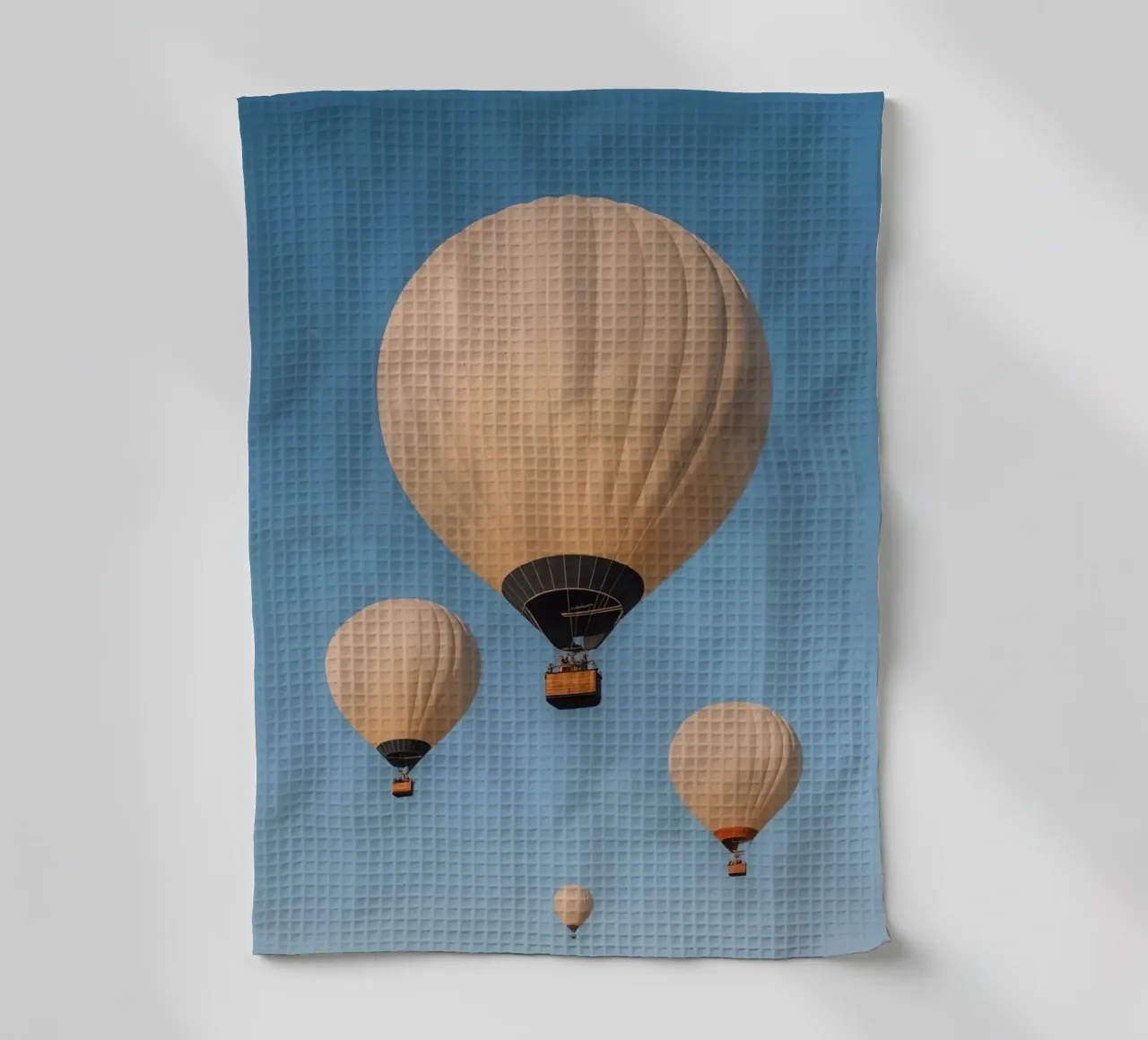 Mongolfiere in un cielo blu canovaccio da cucina da DesignDoodle