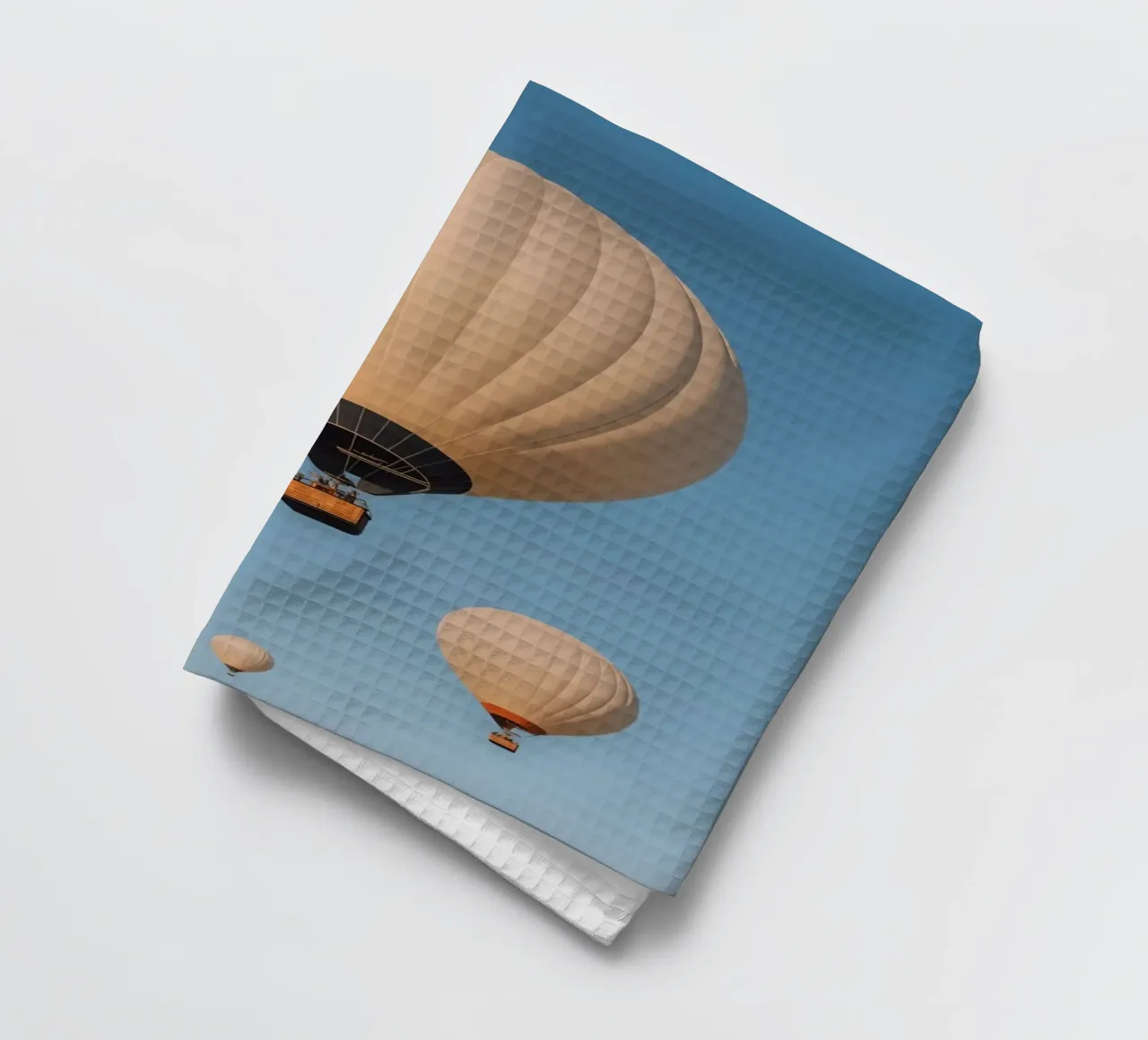 Mongolfiere in un cielo blu canovaccio da cucina da DesignDoodle