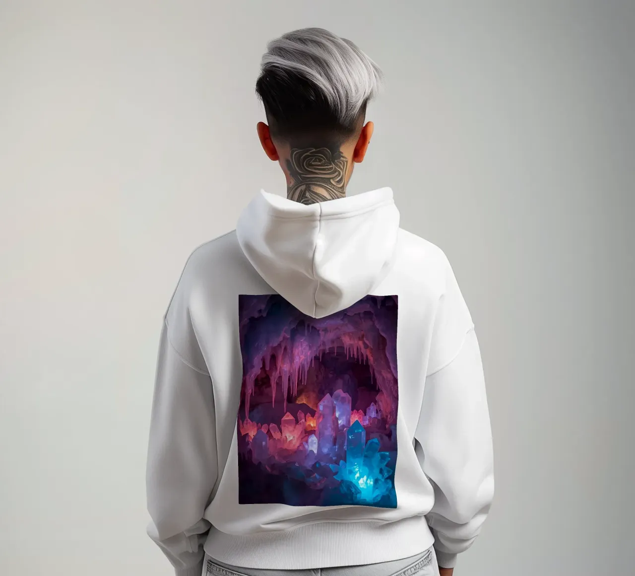 Grotta di ghiaccio illuminata con formazioni di cristallo felpa con cappuccio da DesignDoodle