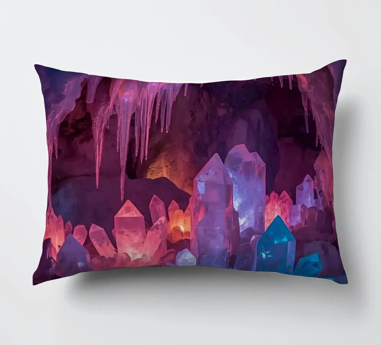Grotta di ghiaccio illuminata con formazioni di cristallo cuscino da DesignDoodle