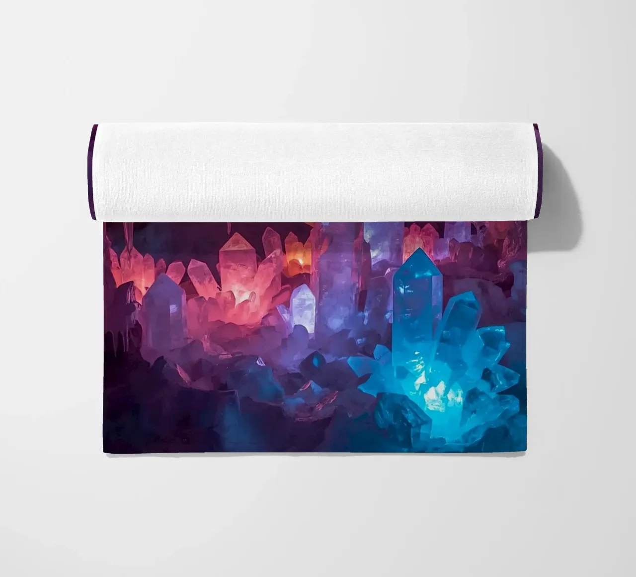 Grotta di ghiaccio illuminata con formazioni di cristallo telo mare da DesignDoodle