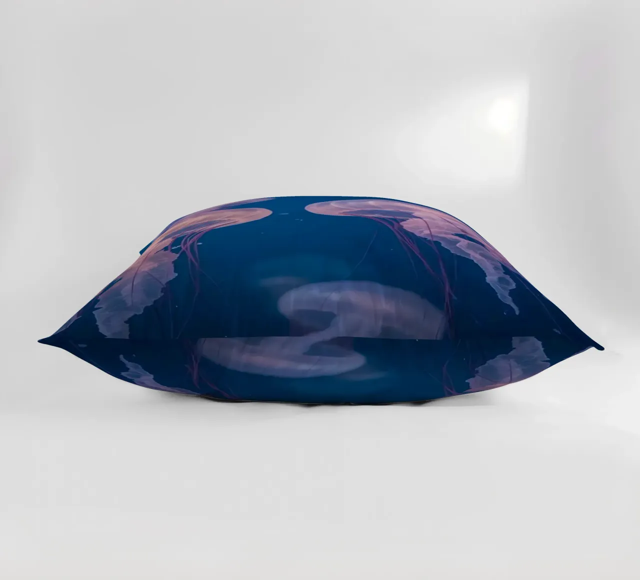 Meduse in acqua blu cuscino da DesignDoodle