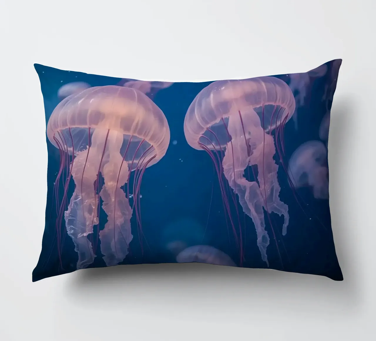 Meduse in acqua blu cuscino da DesignDoodle