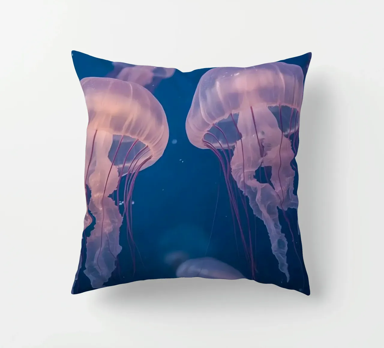 Meduse in acqua blu cuscino da DesignDoodle