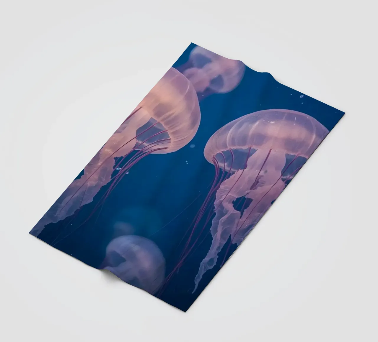 Meduse in acqua blu coperta in pile da DesignDoodle