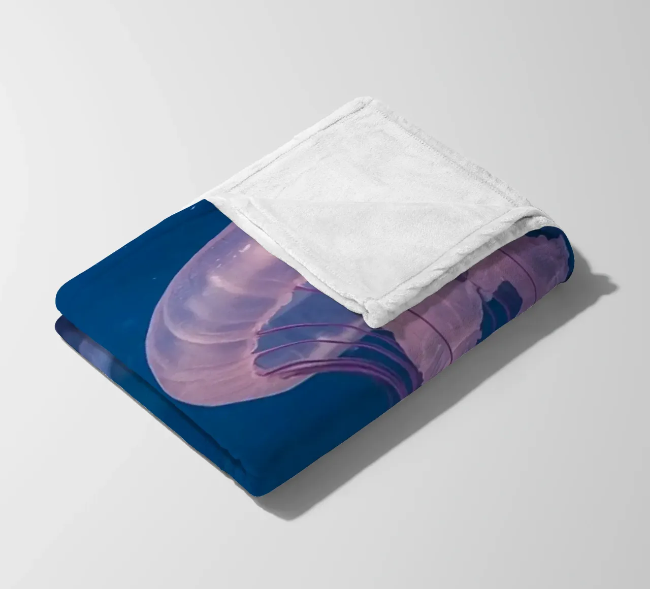 Meduse in acqua blu coperta in pile da DesignDoodle
