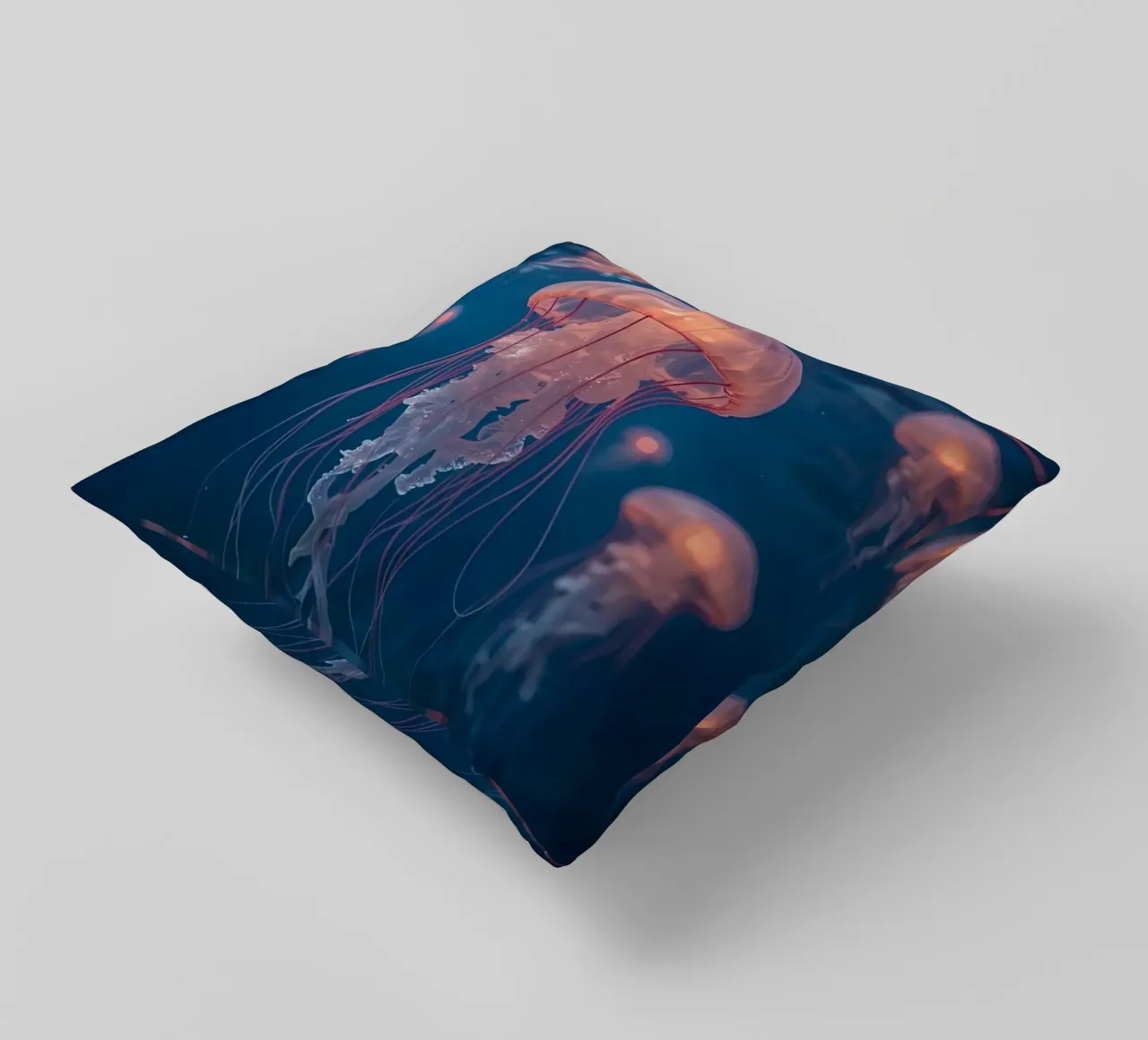 Meduse in acqua blu scuro cuscino da DesignDoodle