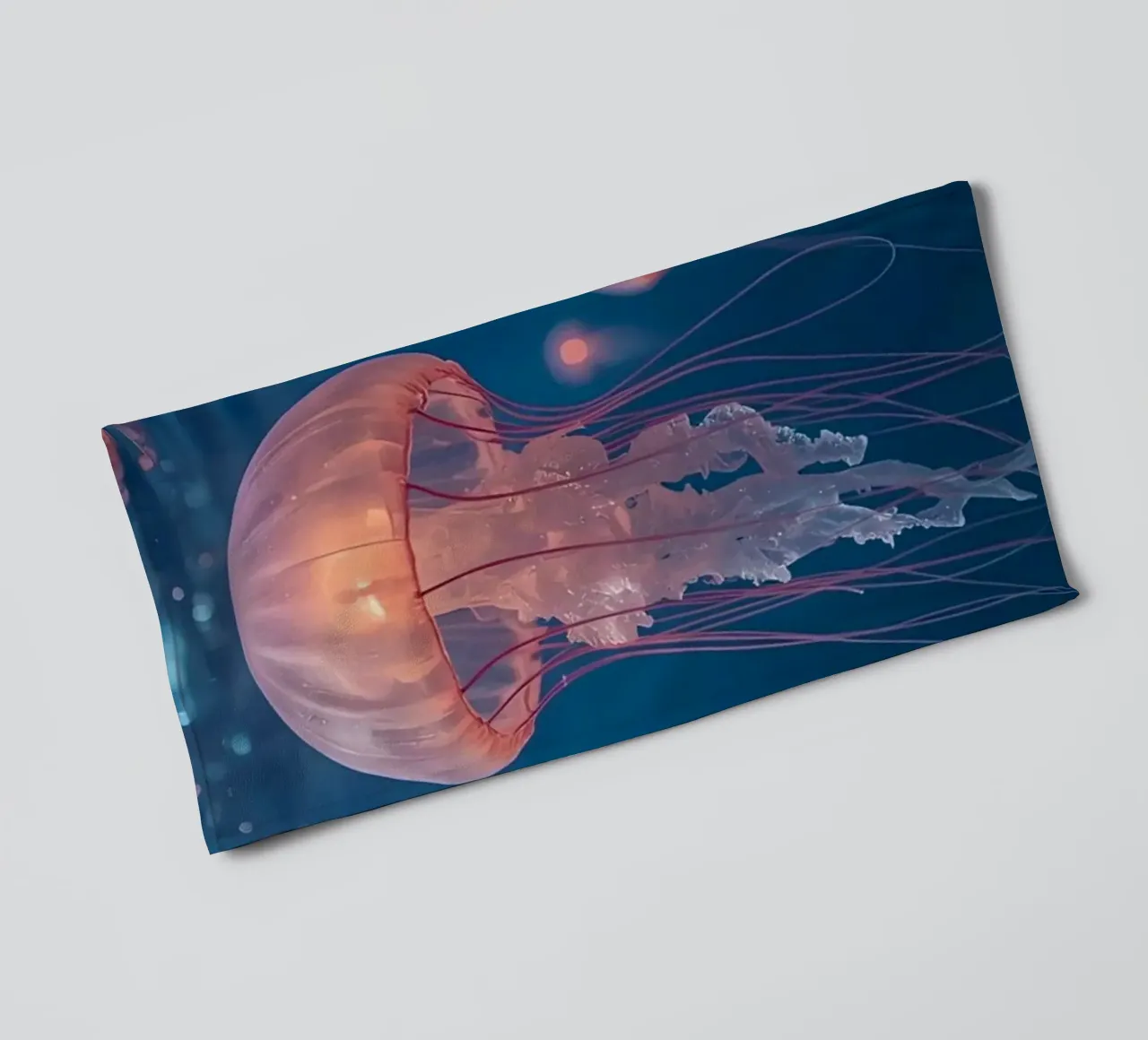 Meduse in acqua blu scuro asciugamano da bagno da DesignDoodle