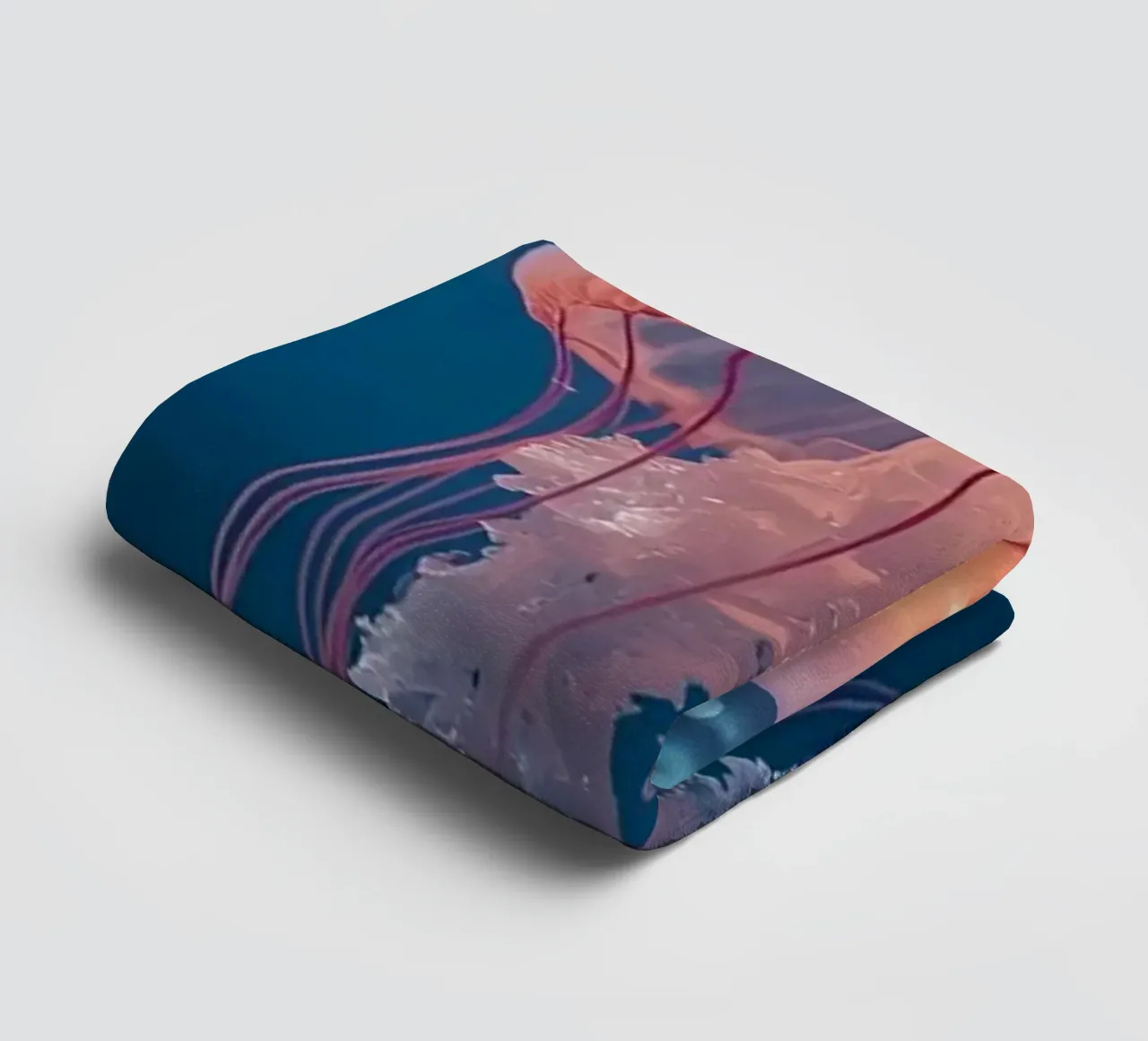 Meduse in acqua blu scuro asciugamano da bagno da DesignDoodle