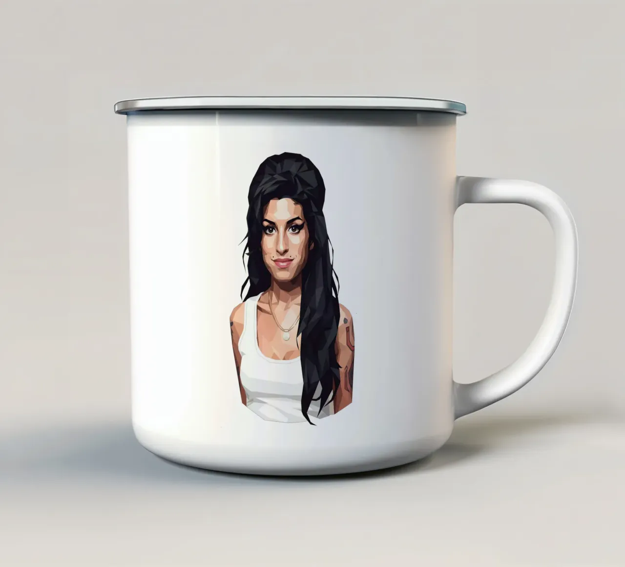 Amy Winehouse Low poly tazza in smalto da Low Profile