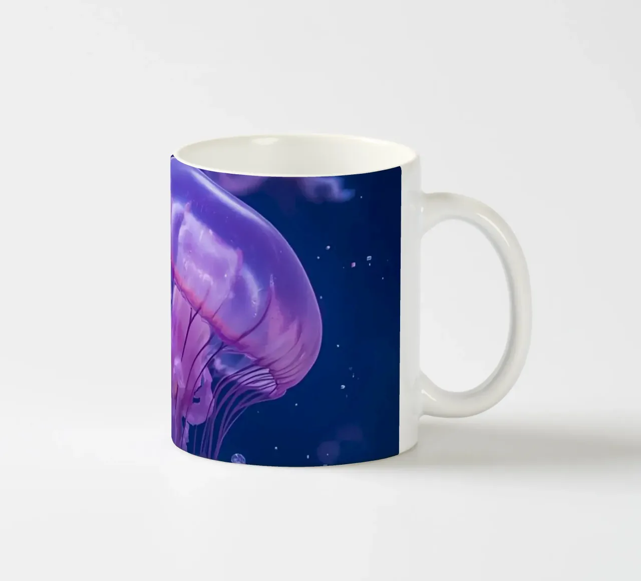 Meduse in acque profonde e blu tazza in ceramica da DesignDoodle