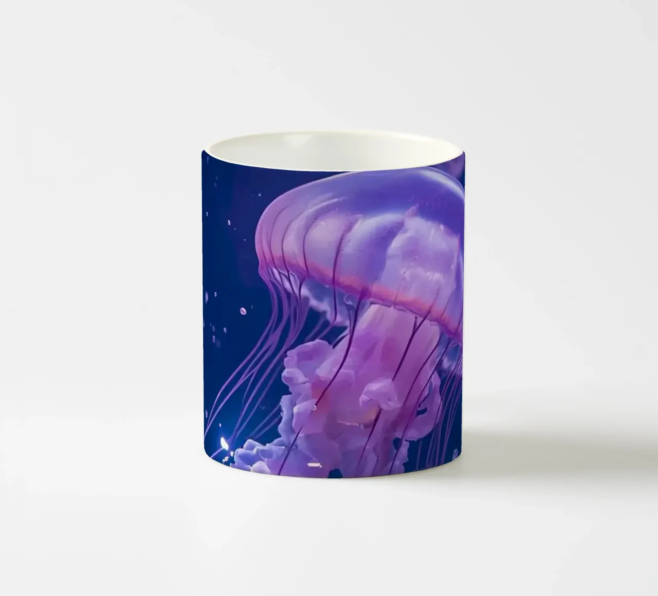 Meduse in acque profonde e blu tazza in ceramica da DesignDoodle