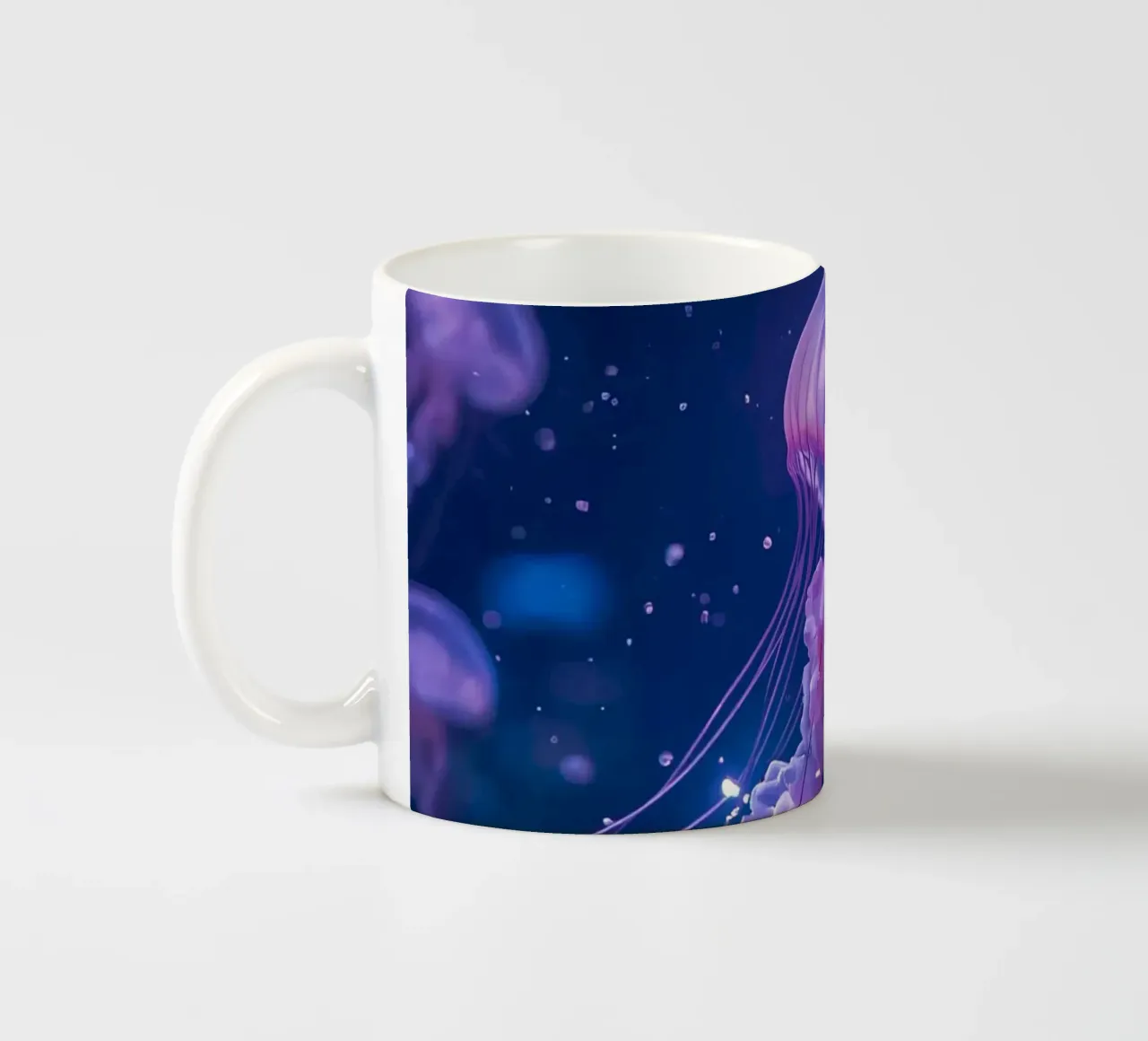 Meduse in acque profonde e blu tazza in ceramica da DesignDoodle