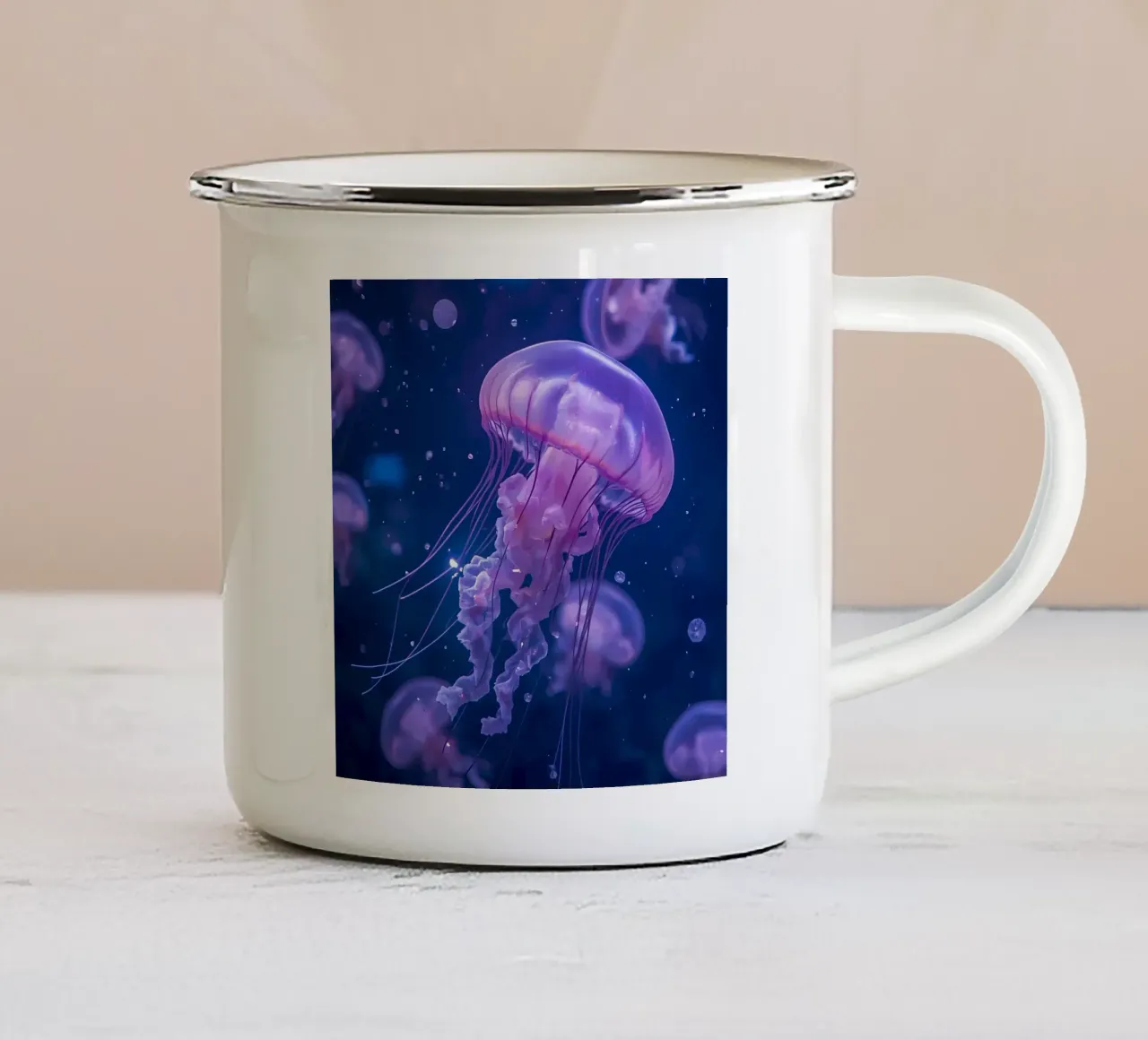 Meduse in acque profonde e blu tazza in smalto da DesignDoodle